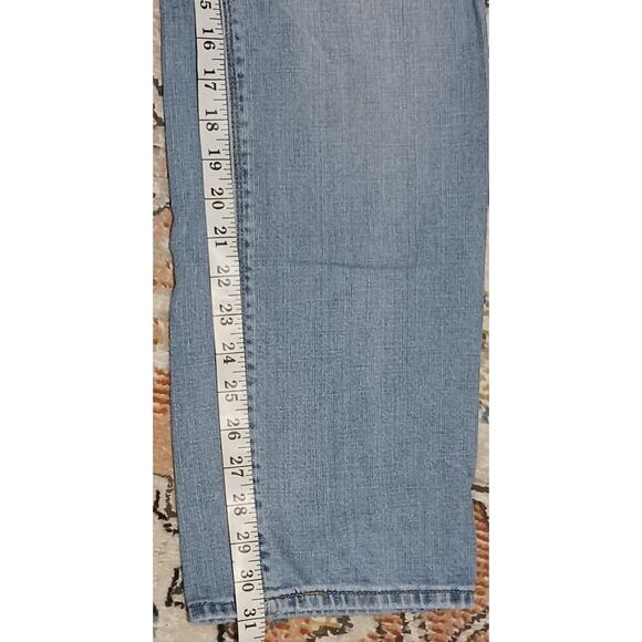 Womens Levi"s 525 Straight leg  mid-rise jeans size 12 light wash 31Wx31L - Picture 5 of 8